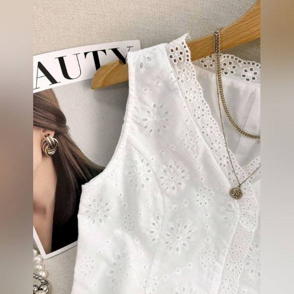 Women's V-Neck Sleeveless Solid Color Hollow Out Embroidered Splice Shi - Picture 6 of 6